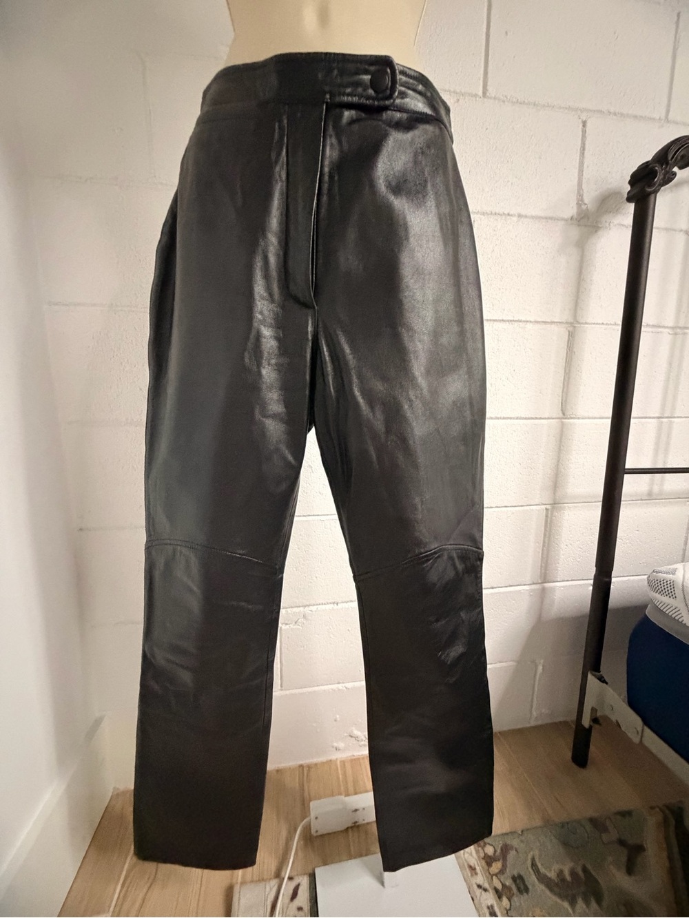 Maxima Wilsons- black Leather Straight-Leg Pants